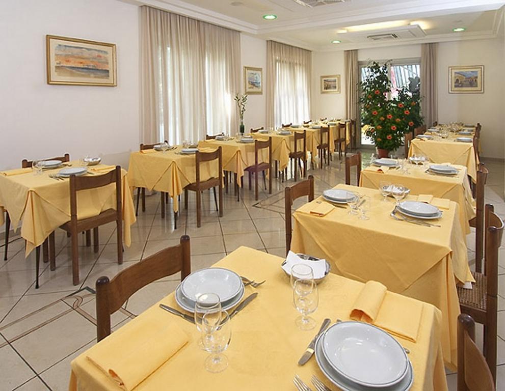 Hotel Vienna Senigallia Exterior photo