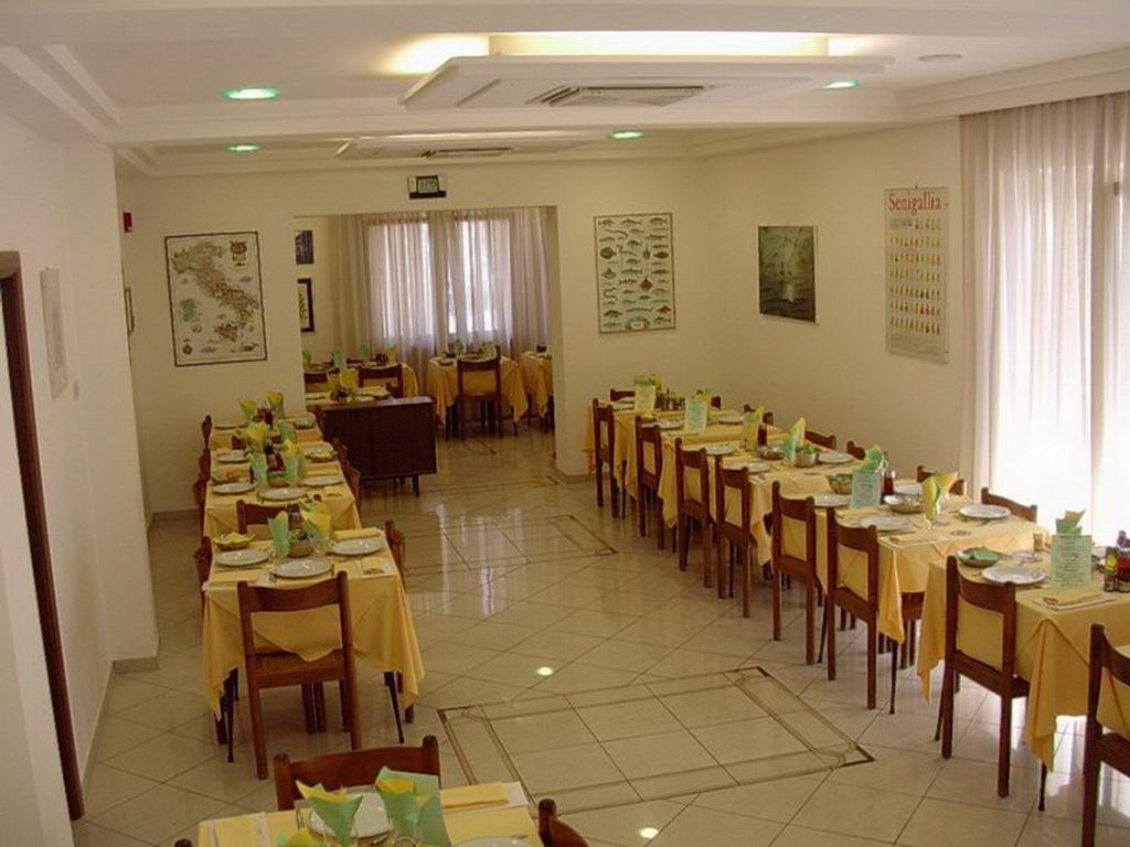 Hotel Vienna Senigallia Exterior photo